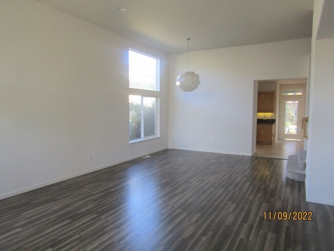 Building Photo - Beautiful Home Near Golf course!! Brand ne...