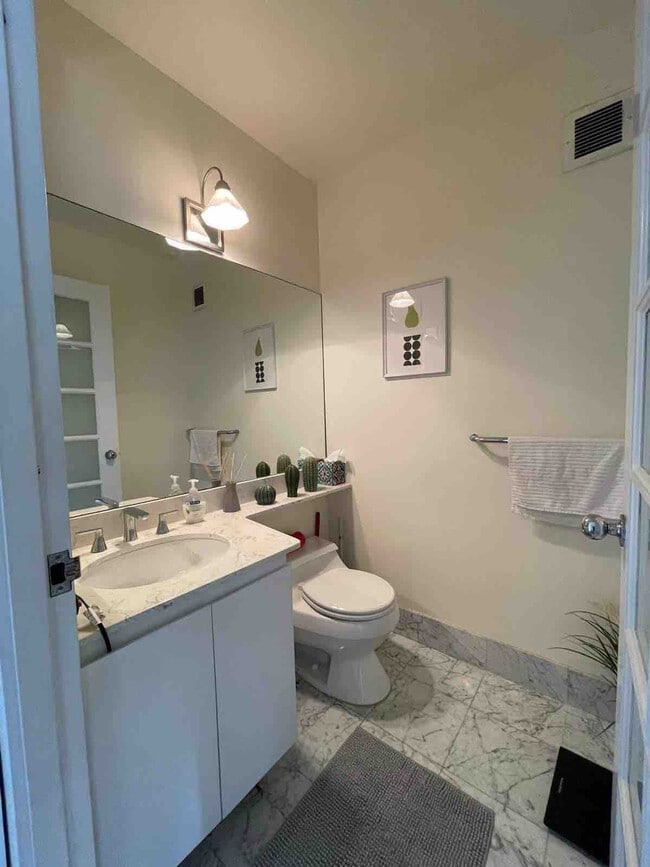 Building Photo - 330 E 38th St