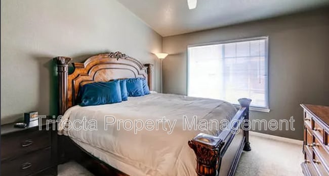 Building Photo - 1288 Lake Cir