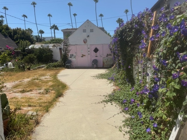 Large shared garden - 137 N Stanley Dr