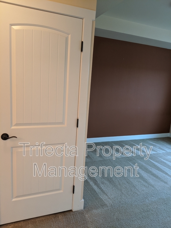 Building Photo - 2445 Windrow Dr