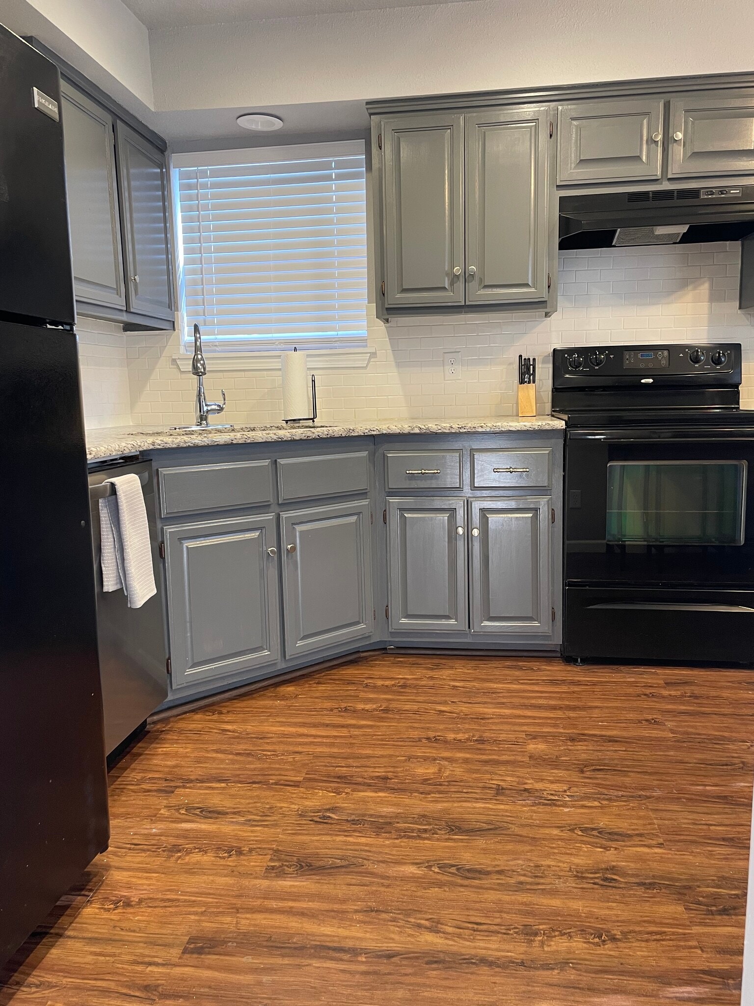 Kitchen - 2300 Oakwood Ave