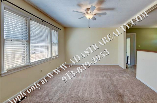 Building Photo - Cute 3 Bed 1 Bath Ranch in Raytown-Availab...