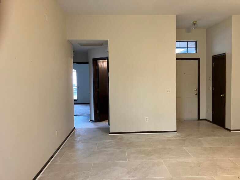 Building Photo - 16300 Seminole Dr