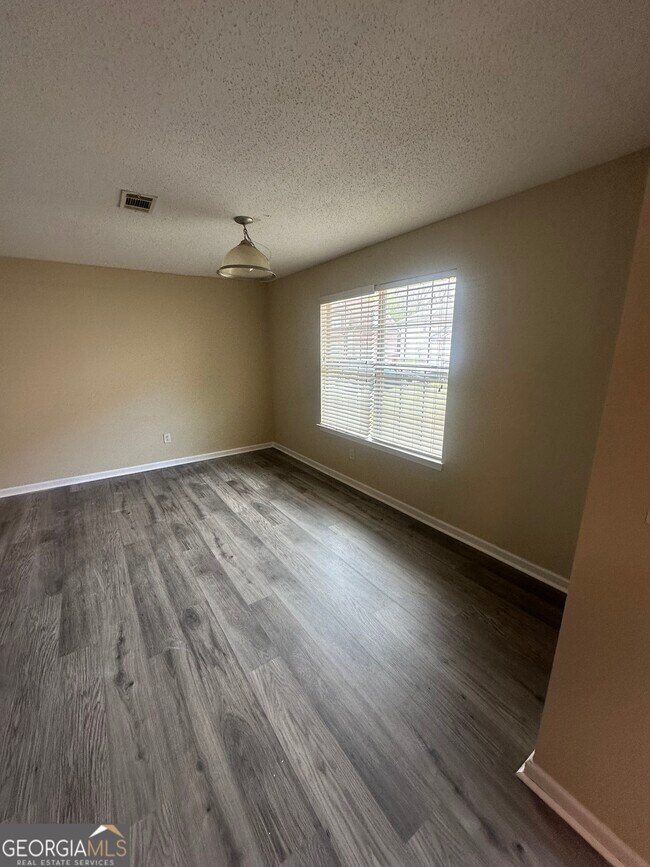 Building Photo - 3682 Fremont Dr