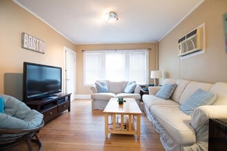 Building Photo - Amazing 3 bath in Brighton!!