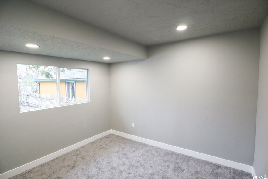 Building Photo - 948 E Atkin Ave