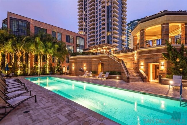 Primary Photo - 500 W Harbor Dr