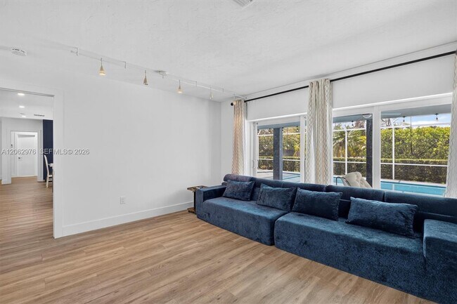 Building Photo - 16840 SW 87th Ave