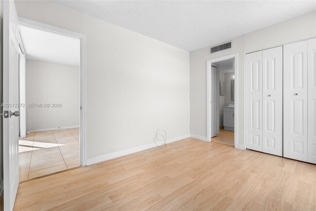 Building Photo - 3401 N Country Club Dr