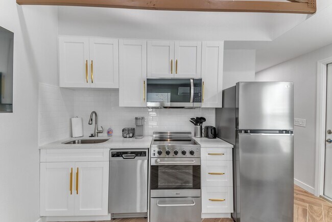 Building Photo - 601-603 Lyndhurst St