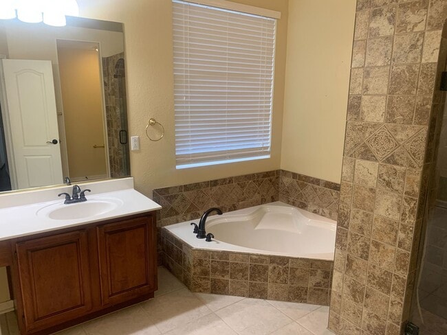 Building Photo - 4410 Shavano Cross
