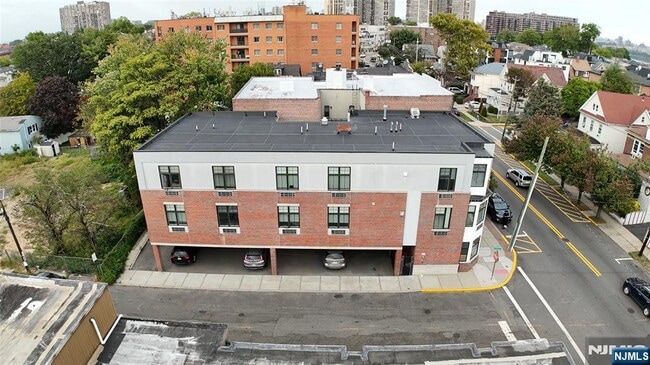 Building Photo - 615 Palisade Ave