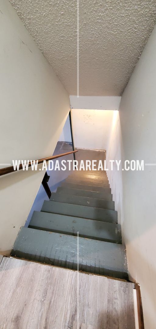 Building Photo - Affordable Duplex in Blue Valley School District-Available NOW!!