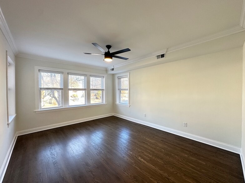 Building Photo - 3045 W Addison St