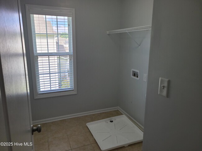 Building Photo - 110 Regatta Way
