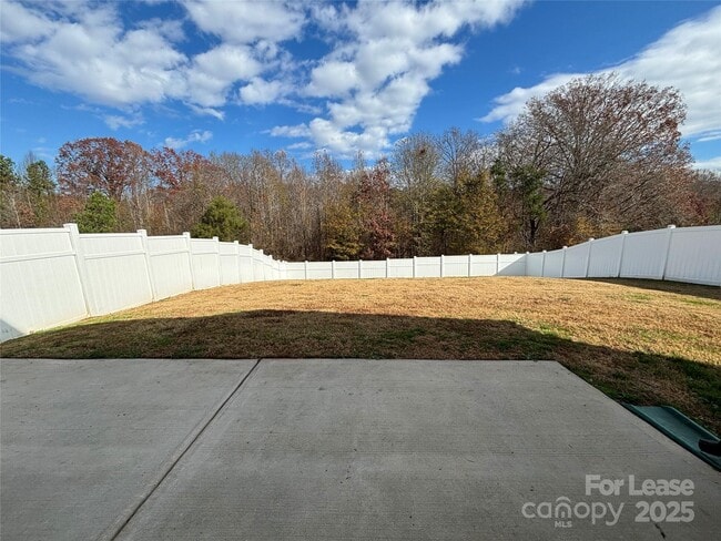 Building Photo - 170 Fairfield Dr