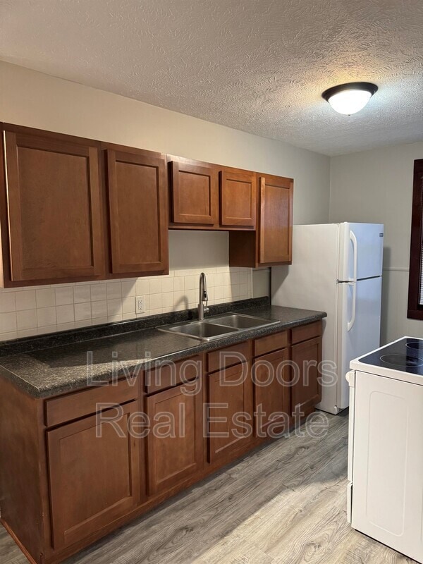 Primary Photo - 348 S 38th St