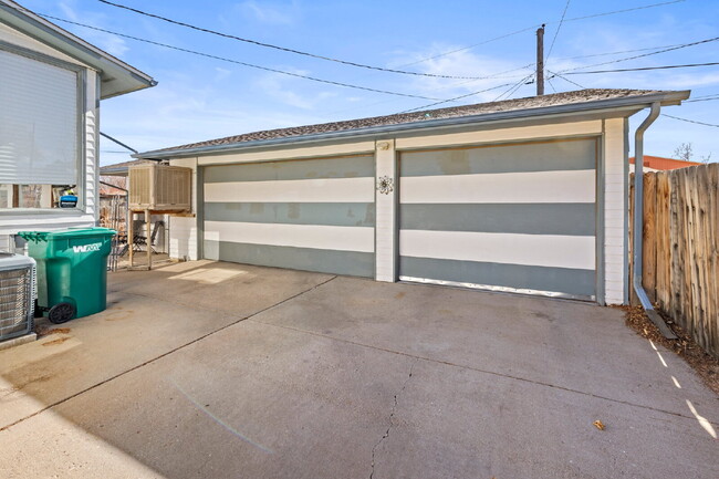 Building Photo - Spacious South Pueblo Gem with Workshop & ...