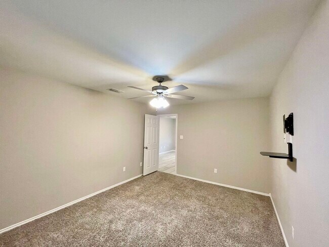 Building Photo - 303 Rockpile Creek Ln