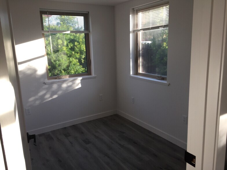 bedroom - 1052 8th Ave