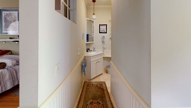 Building Photo - 45 Common St