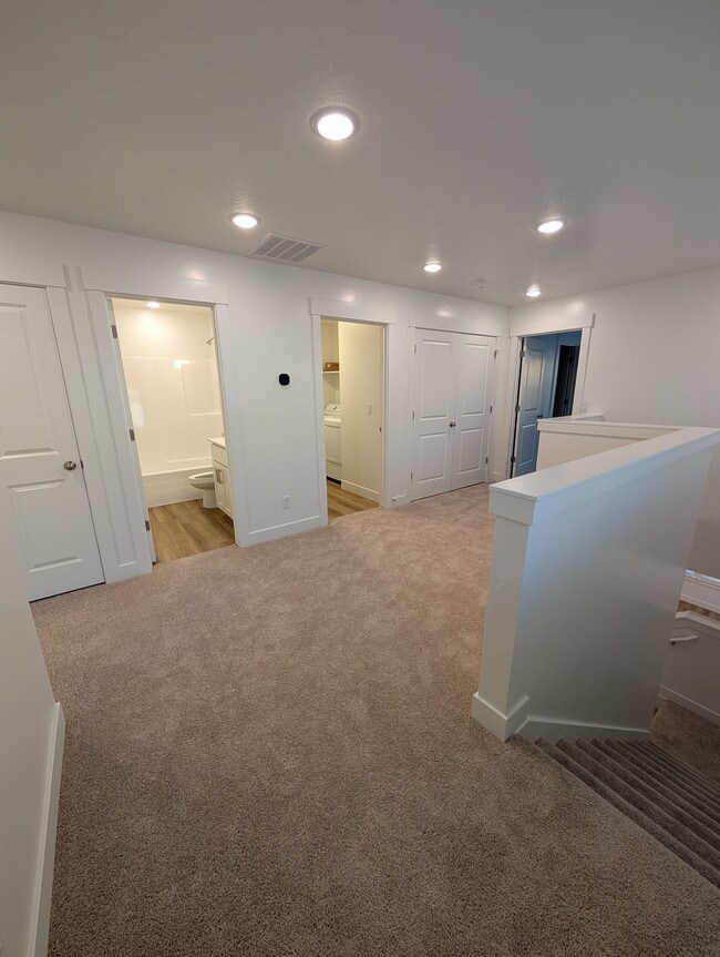 Building Photo - 258 W 925 N