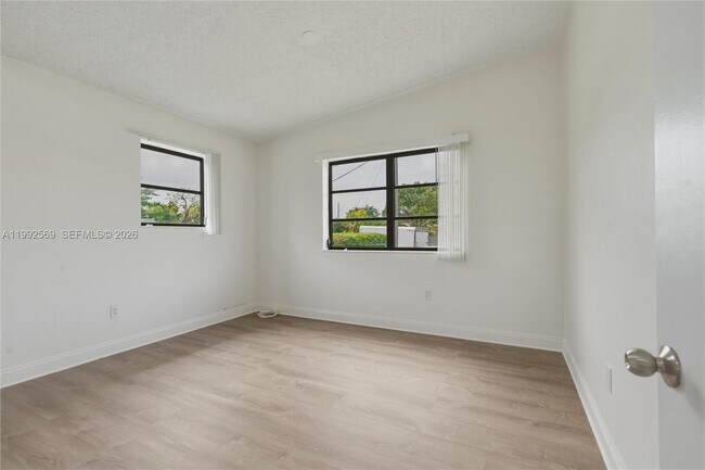 Building Photo - 3825 SW 33rd St