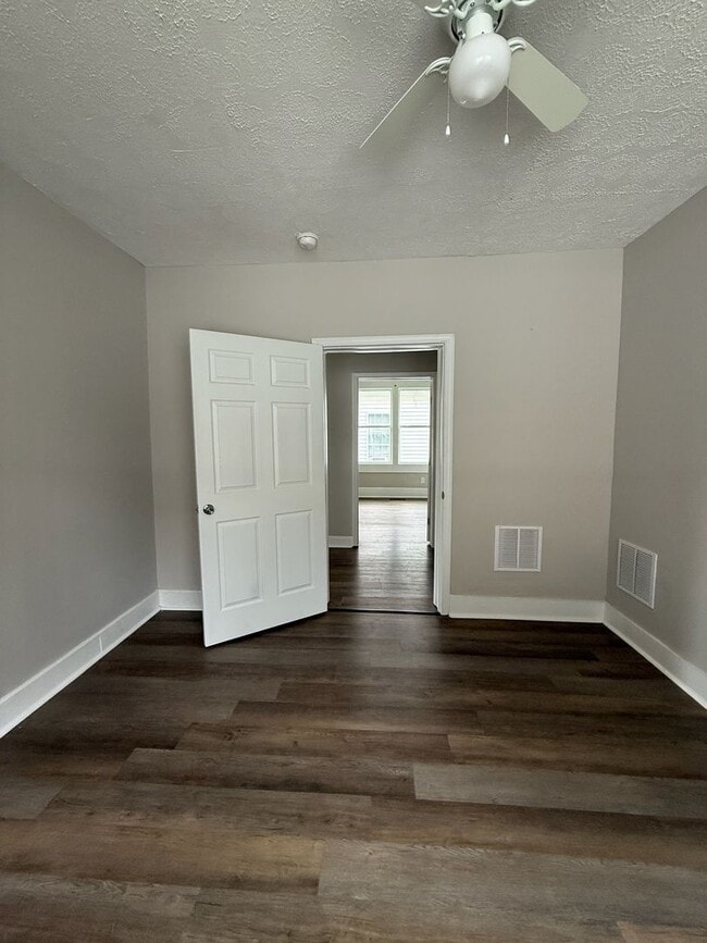 Building Photo - 4 Poplar St