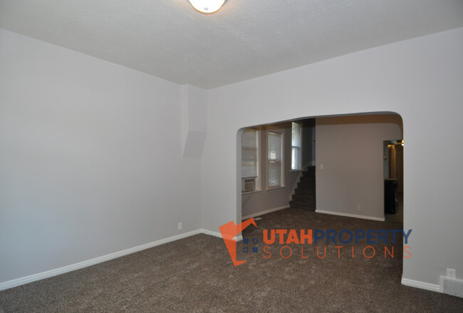 Building Photo - 559 E 800 S