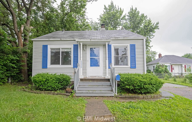 Building Photo - "Cozy 2-Bedroom Gem in Indianapolis – Your...