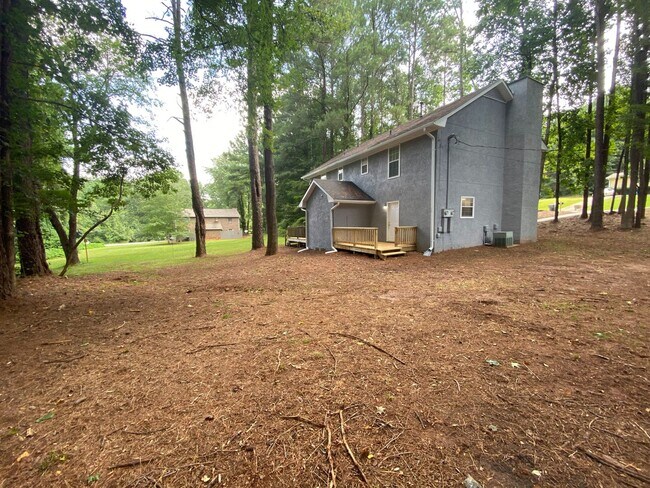 Building Photo - Oakwood Drive (Duplex - 2 Units)