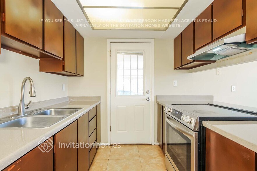 Building Photo - 5414 W Wilshire Dr