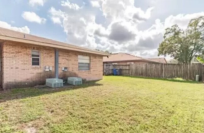 Building Photo - 3202 Bloomingdale Villas Ct