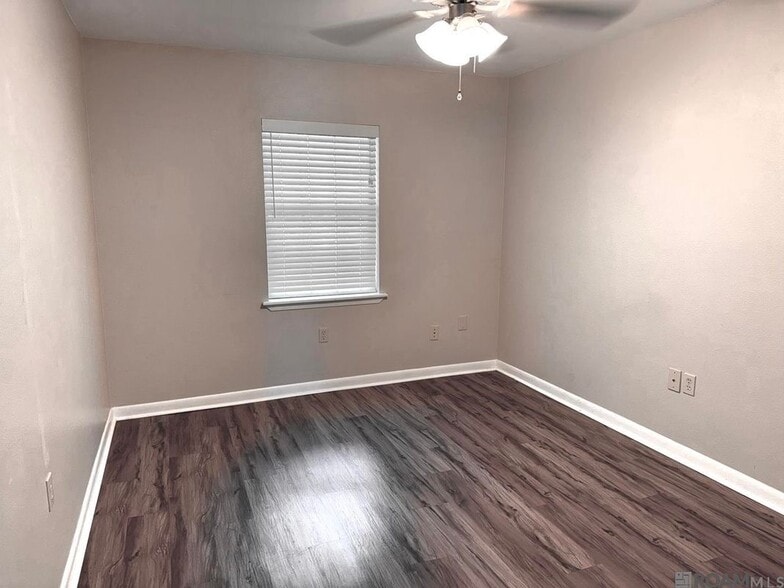 Building Photo - 114 Mallard Dr