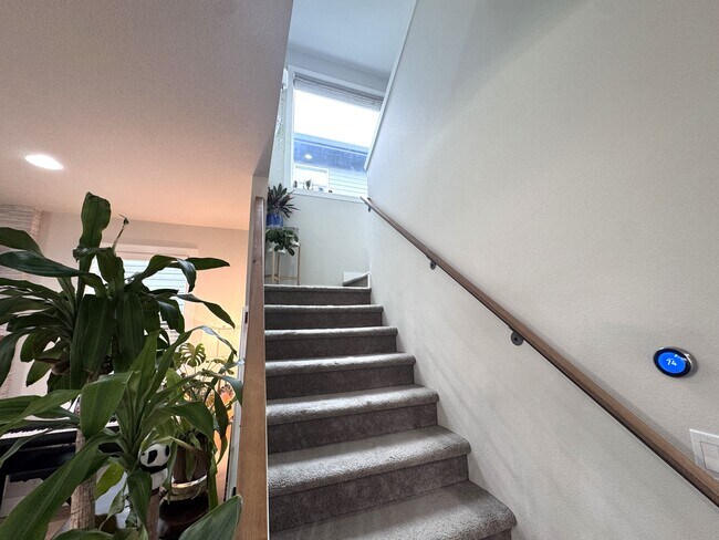 Building Photo - 4078 SE 70th Ave