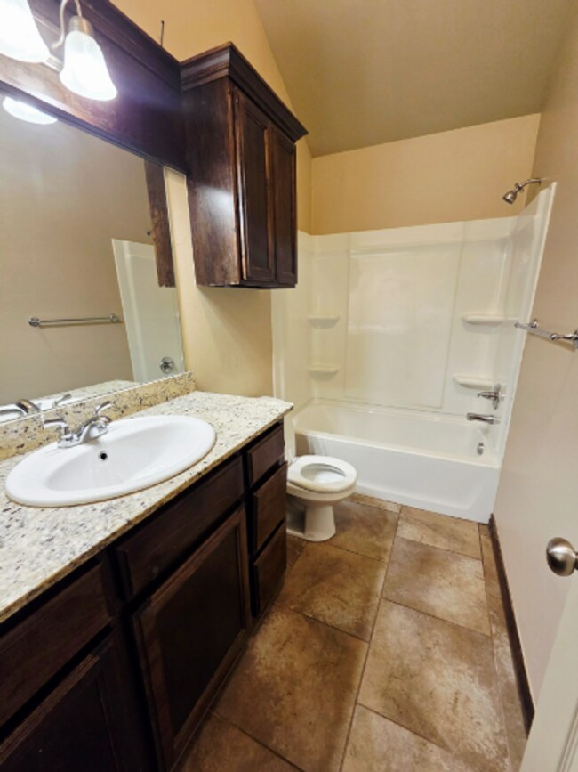 Building Photo - 1ST MONTH RENT FREE!!