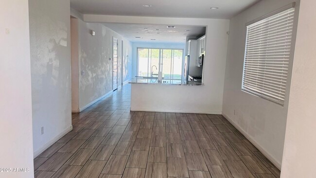 Building Photo - 9118 W Sells Dr