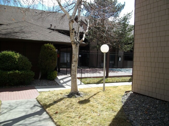 Building Photo - 2 Bedroom, 2 bath located at The Meadows i...