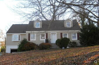 Building Photo - Spacious Studio with Off Street Parking - ...