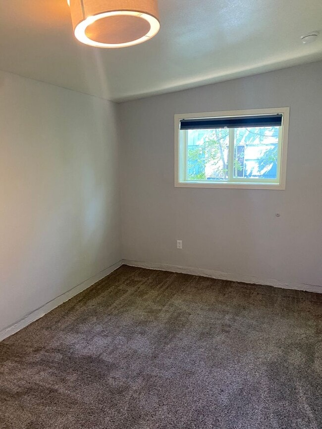 Building Photo - Fresh and bright!! 3 bedroom, 1 bath on la...