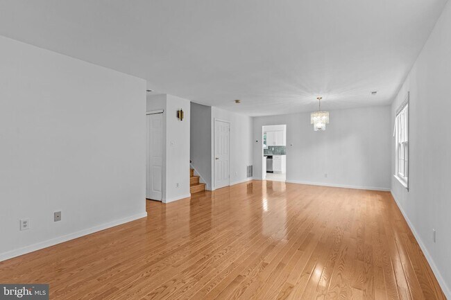 Building Photo - 14 Aster Way