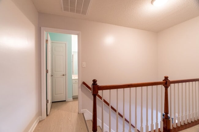 Building Photo - Beautiful townhome in Whitsett NC