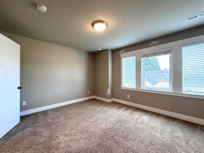 Building Photo - LUXURY TOWNHOUSE; 2 CAR GARAGE, BONUS ROOM...