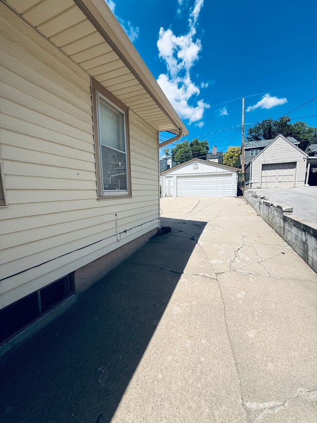 Building Photo - 4666 Poppleton Ave