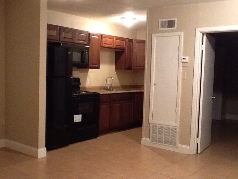 Building Photo - 2110 Willow St