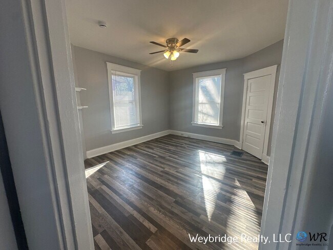 Building Photo - 407 Jackson Ave