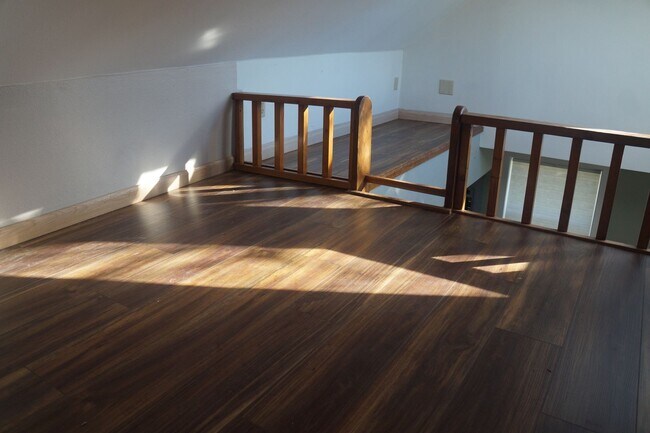 Building Photo - NE Portland updated one bedroom "Jewel"