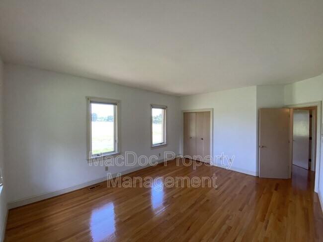 Building Photo - 11225 N Club Dr