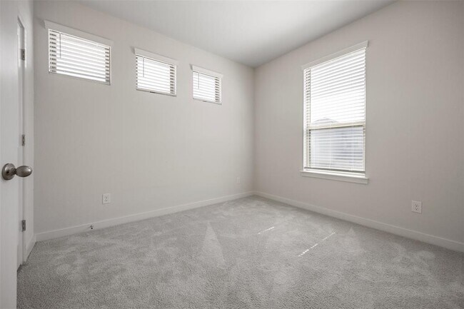 Building Photo - 2500 Forest Creek Dr